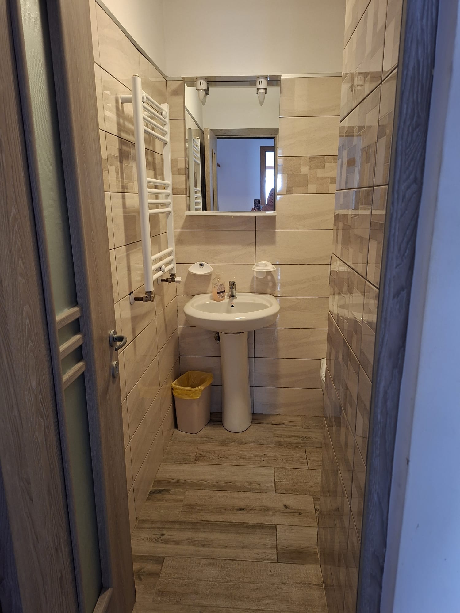 Baie Cameră Cvadruplă — Pensiunea Frank Sydney