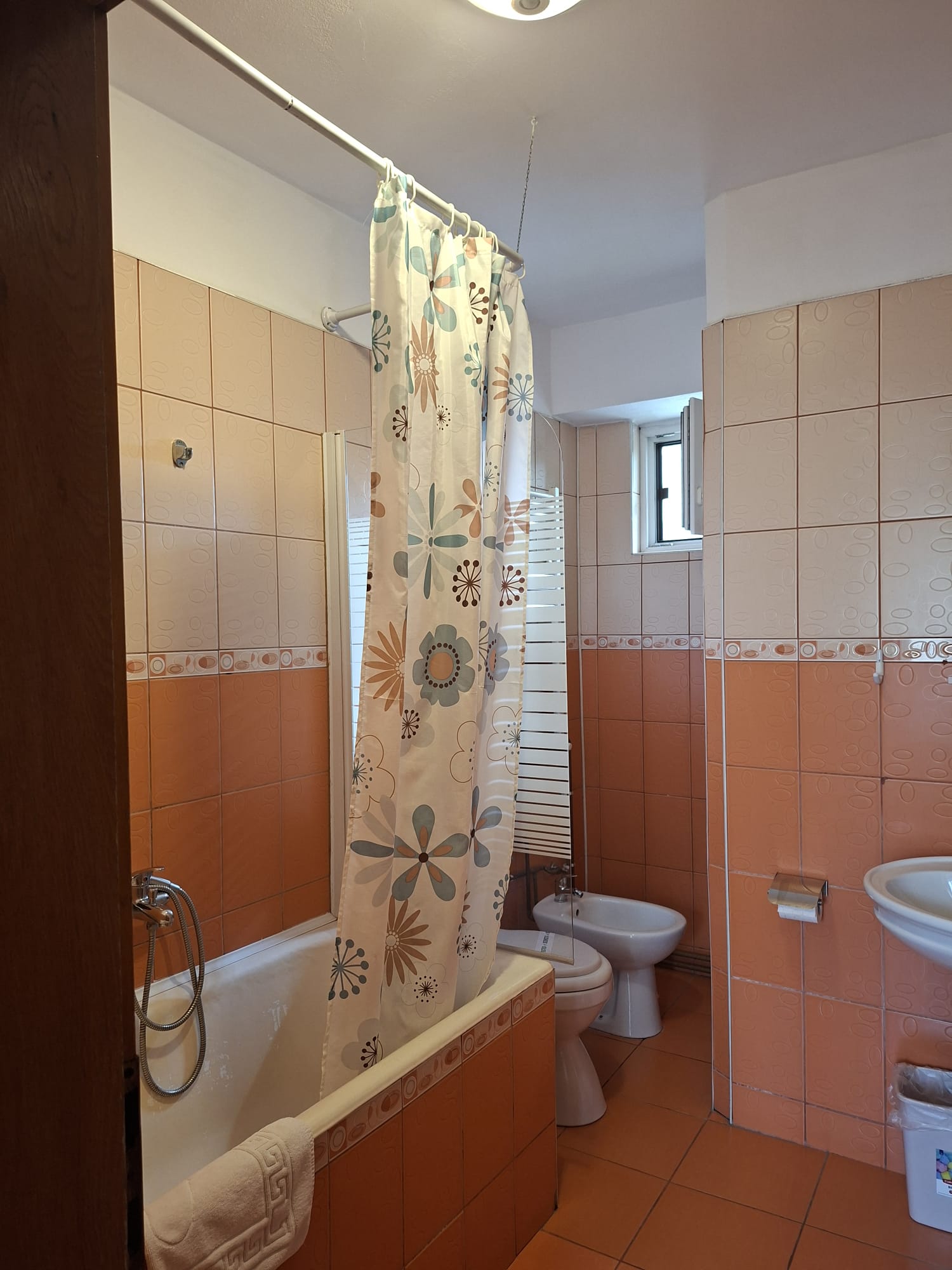 Baie Cameră Triplă — Pensiunea Frank Sydney
